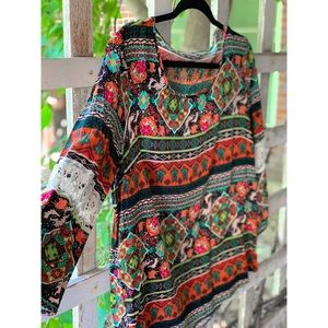 Light, flowing, CATO blouse with lace!